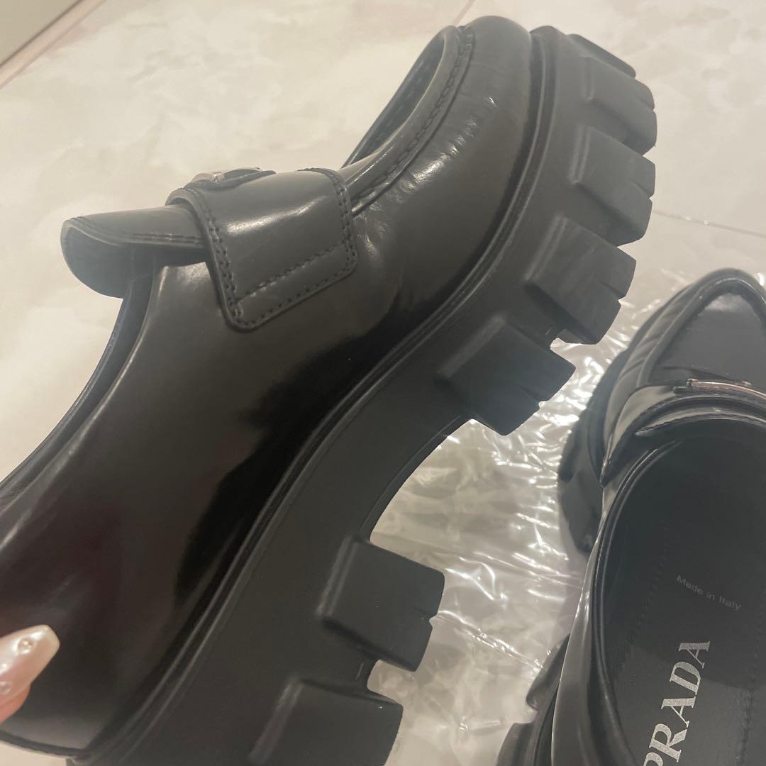 PRADA モノリス ブラッシュド レザー ポインテッド トゥ ローファー　36