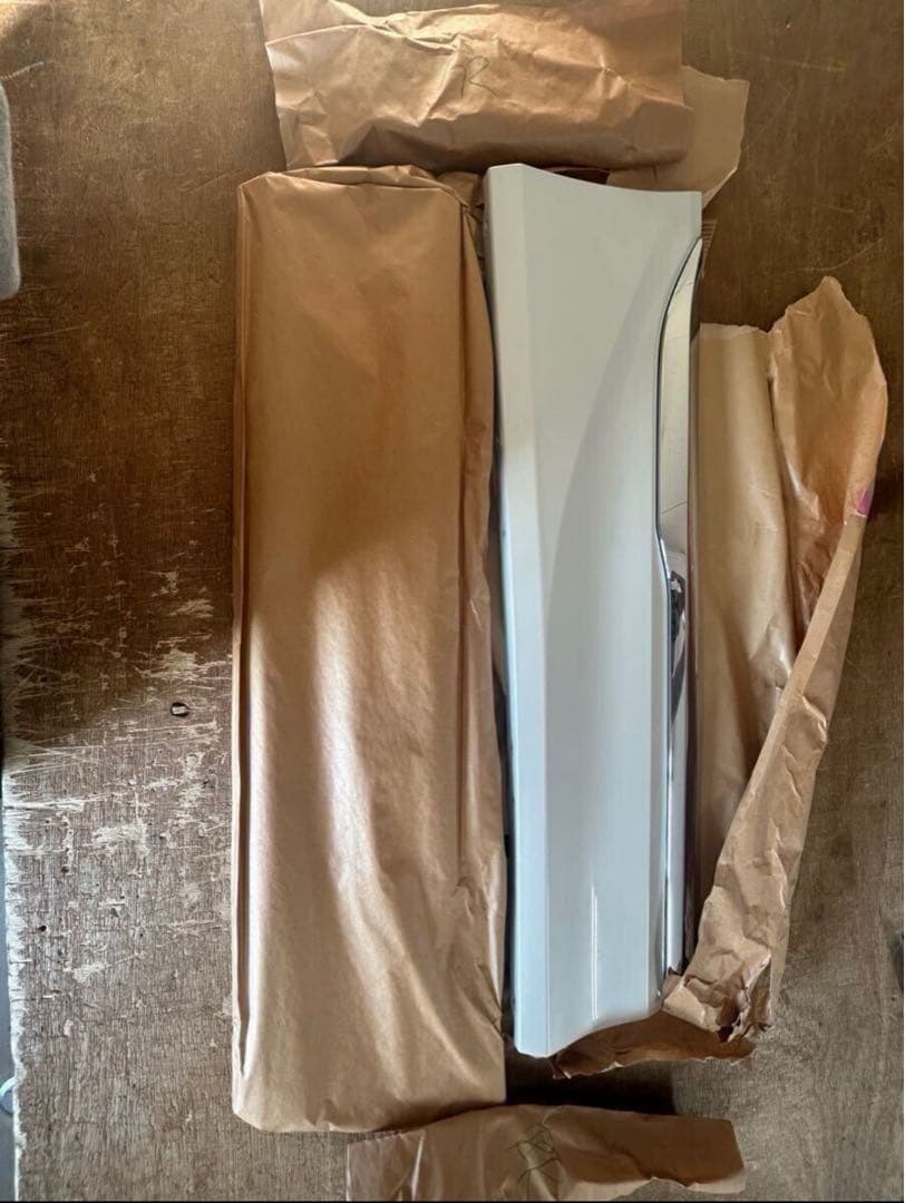 {新品未使用}90系ノア・ヴォクシーモデリスタサイドスカート 右側