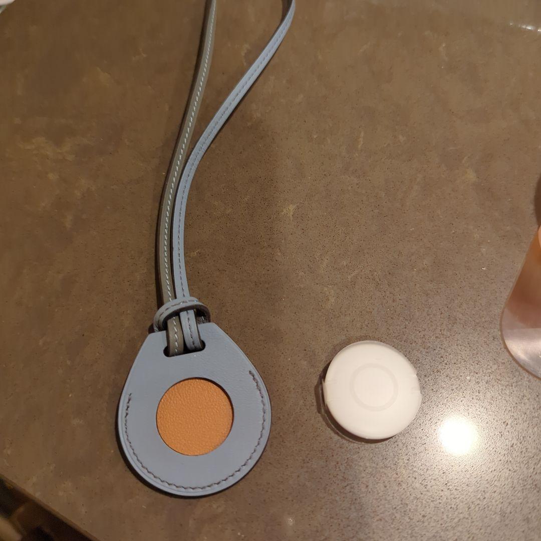 し*ま様 HERMÈS 水色 AirTag チャーム