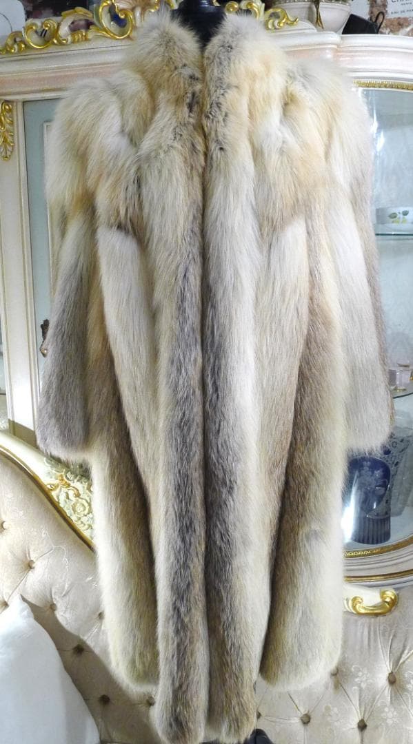 超お買い得【EMBA】超高級プラチナFOXfurロングコート(登録ナンバー付）◇