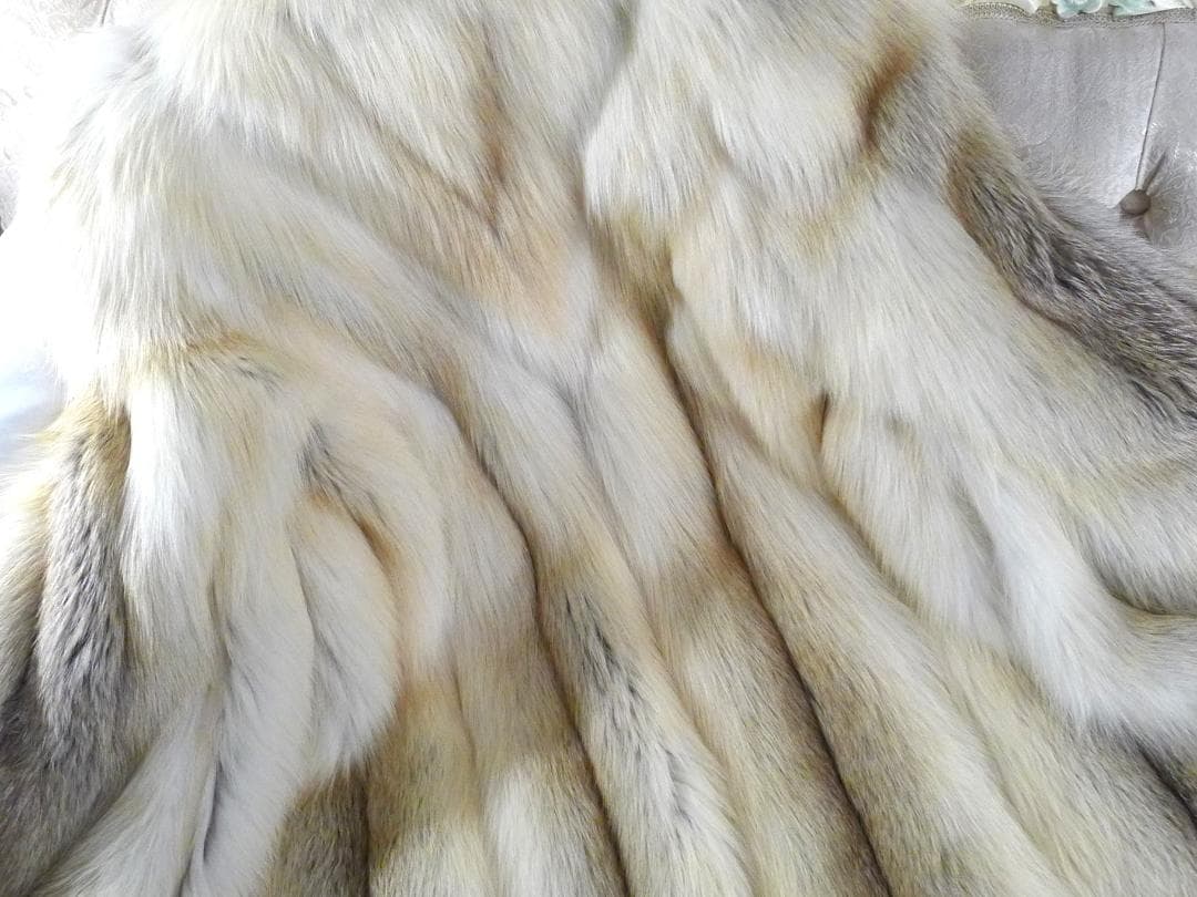 超お買い得【EMBA】超高級プラチナFOXfurロングコート(登録ナンバー付）◇