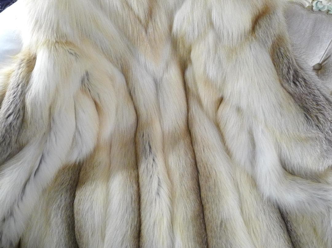 超お買い得【EMBA】超高級プラチナFOXfurロングコート(登録ナンバー付）◇