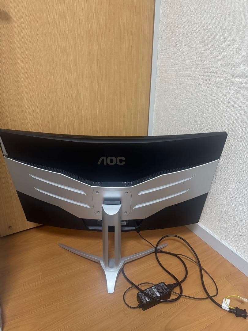 AOC 31.5インチ　湾曲　ゲーミングモニター　AG322FCX