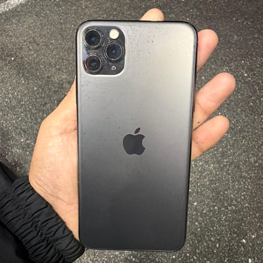 iPhone 11 Pro MAXスペースグレー 本体SIMロックかかっています
