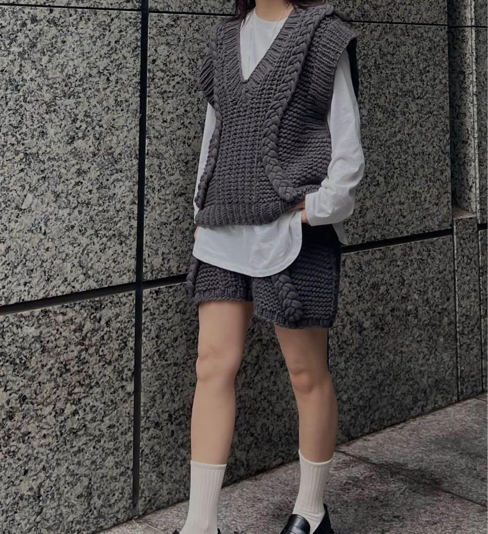エトレトウキョウ ケーブルニットベスト&ケーブルニットショートパンツ グレー