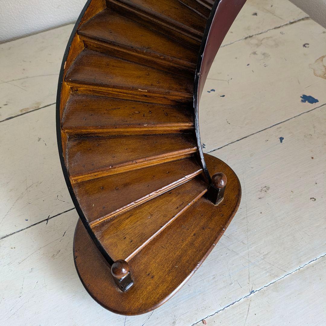 小さな螺旋階段　アンティーク　ビンテージオブジェ　高さ48cm ヒグチユウコ