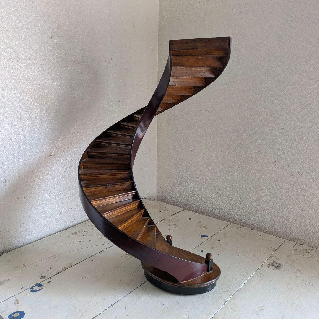 小さな螺旋階段　アンティーク　ビンテージオブジェ　高さ48cm ヒグチユウコ