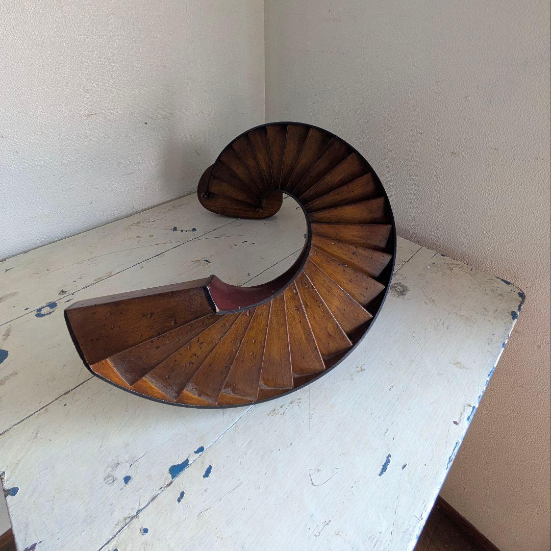 小さな螺旋階段　アンティーク　ビンテージオブジェ　高さ48cm ヒグチユウコ