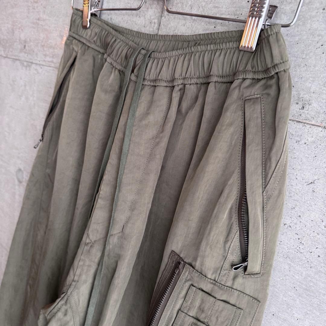 美品 ユリウス カーキ ミリタリー ワイドパンツ ナイロンパンツ サルエルパンツ