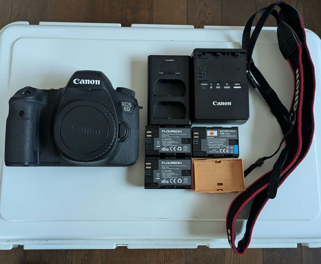 Canon EOS 6D デジタル一眼レフカメラ 本体と付属品
