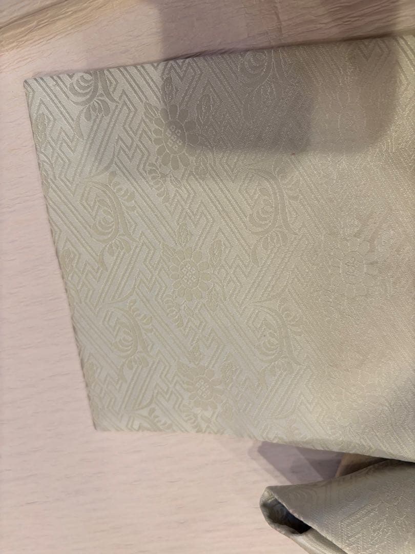 芸舞妓さんのようなはんなりした着こなし　絞り名古屋帯　水色に雲取り　ゑり萬畳紙付