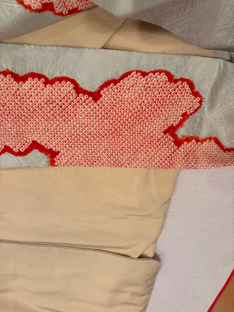 芸舞妓さんのようなはんなりした着こなし　絞り名古屋帯　水色に雲取り　ゑり萬畳紙付