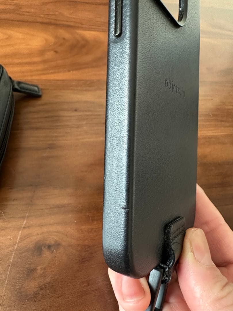 objcts.io ブラック レザー ストラップ付きiPhoneケース