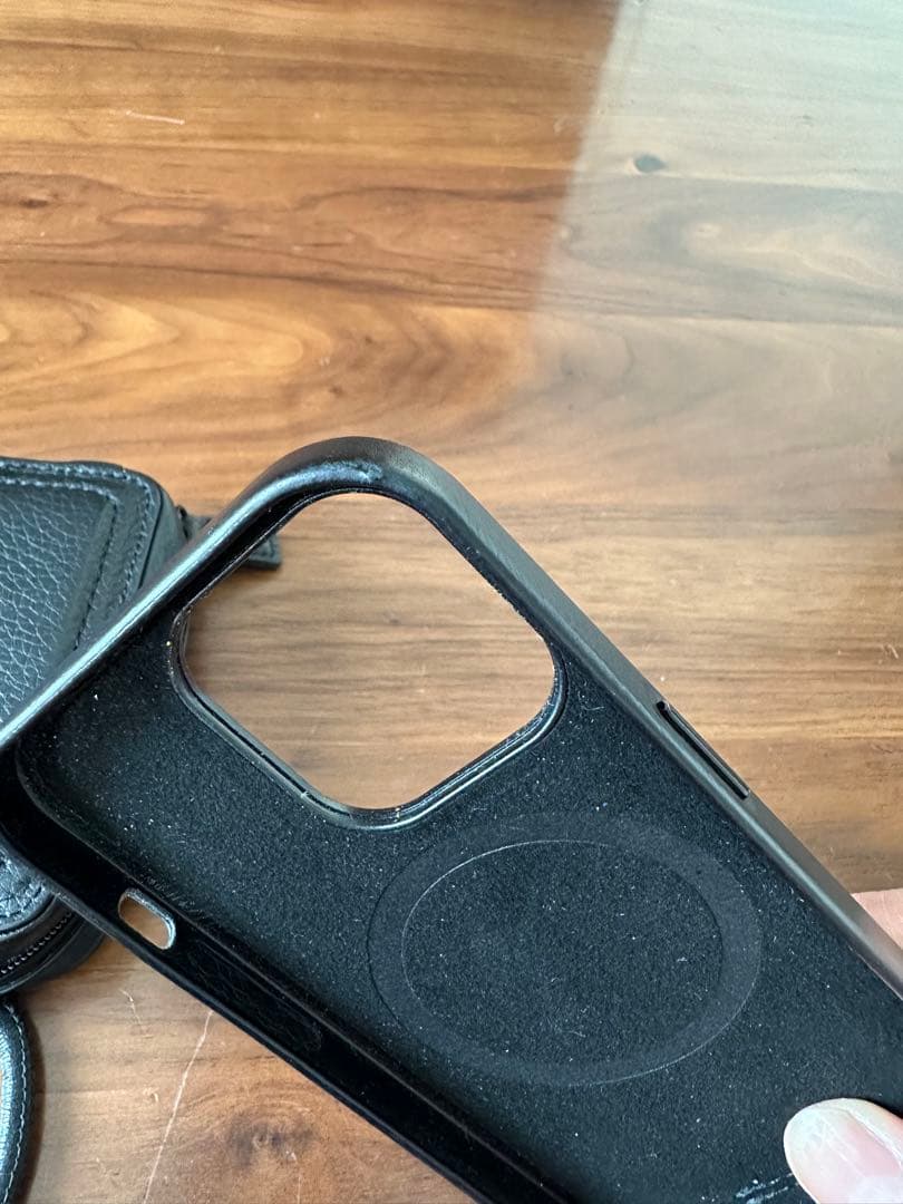 objcts.io ブラック レザー ストラップ付きiPhoneケース