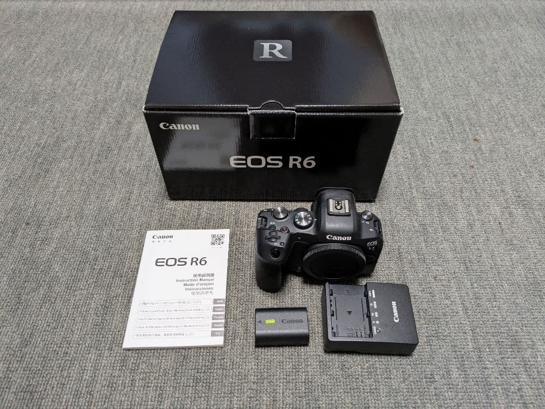 Canon EOS R6 ボディとその付属品