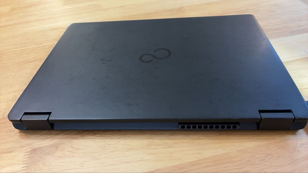 軽量薄型☆富士通 P727 Core i5 7300U 8GB / SSD128