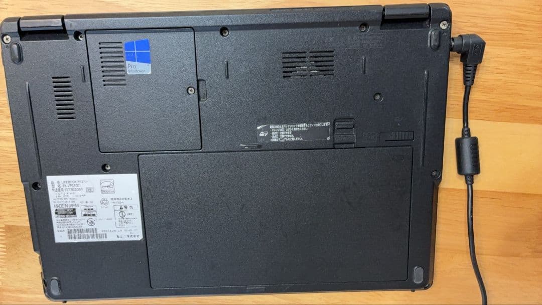 軽量薄型☆富士通 P727 Core i5 7300U 8GB / SSD128