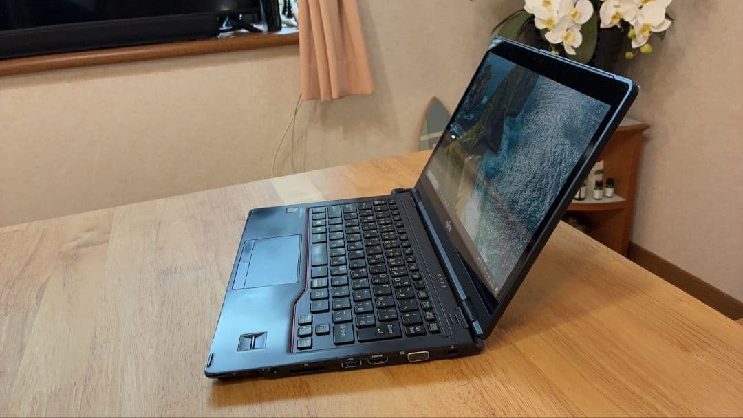 軽量薄型☆富士通 P727 Core i5 7300U 8GB / SSD128