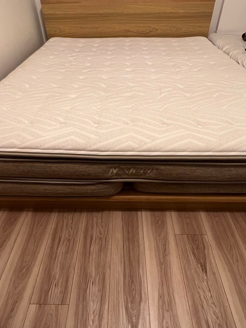 クイーンマットレス&ベットフレームセット