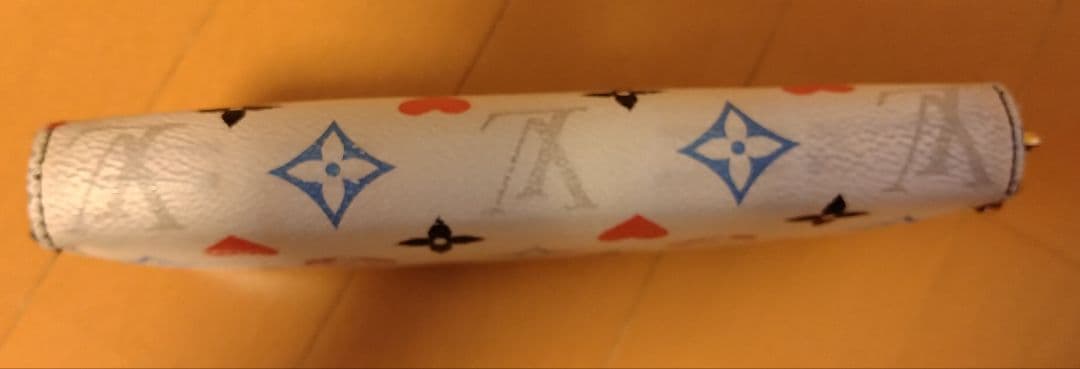 ルイヴィトン ジッピーウォレット ゲームオン