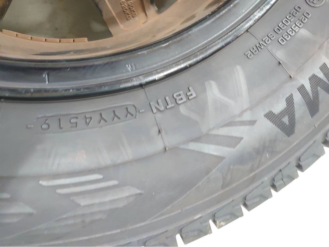 ジムニーシエラスタッドレス ホイル195/80/15