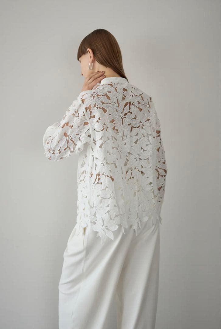 ELLIE デザイン ホワイト長袖ブラウス