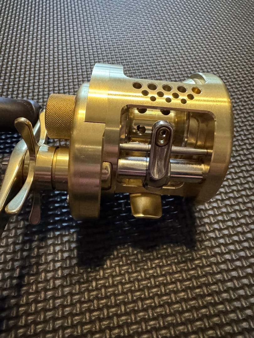 CALCUTTA CONQUEST 200 ベイトリール