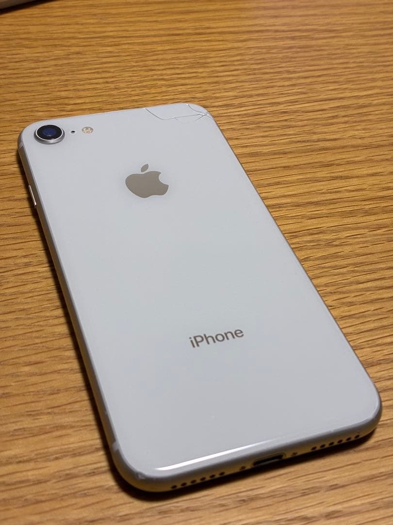iPhone 8 箱付き　ヒビ有り　けど美品