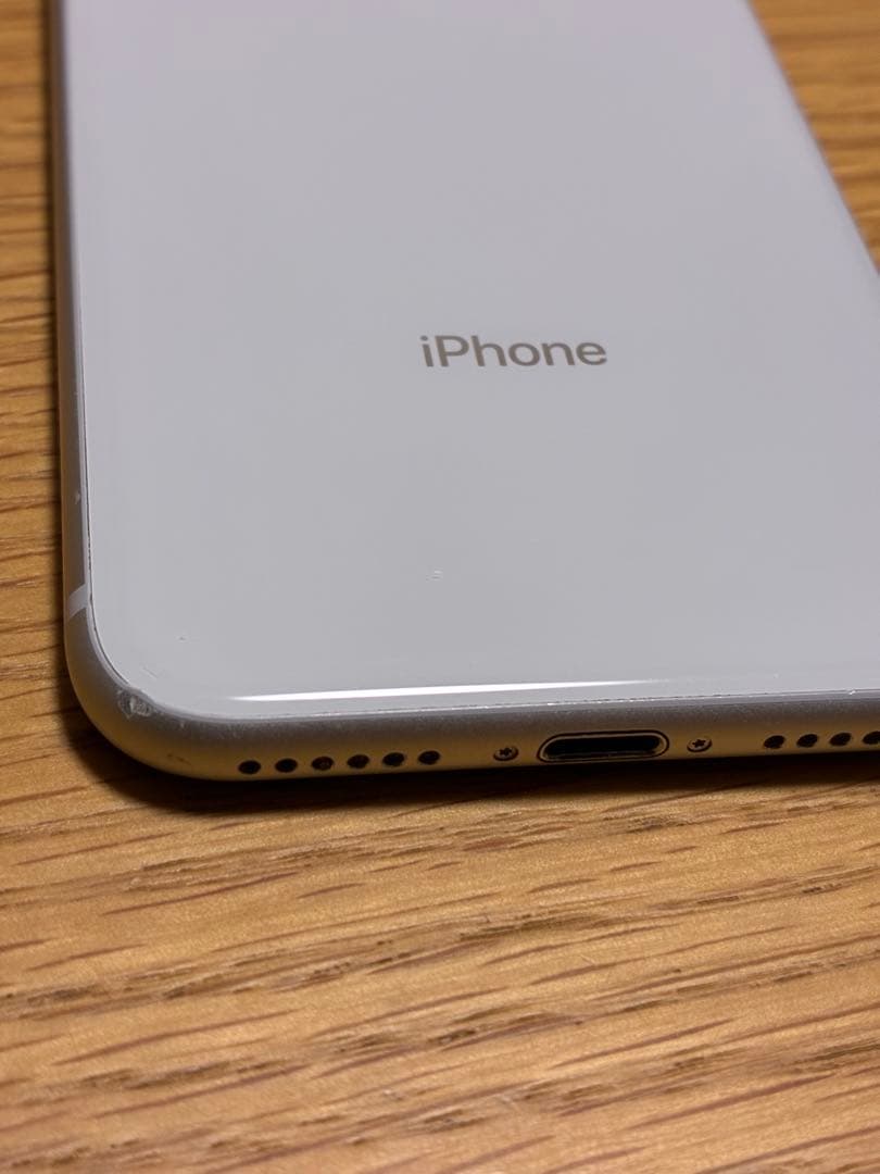 iPhone 8 箱付き　ヒビ有り　けど美品