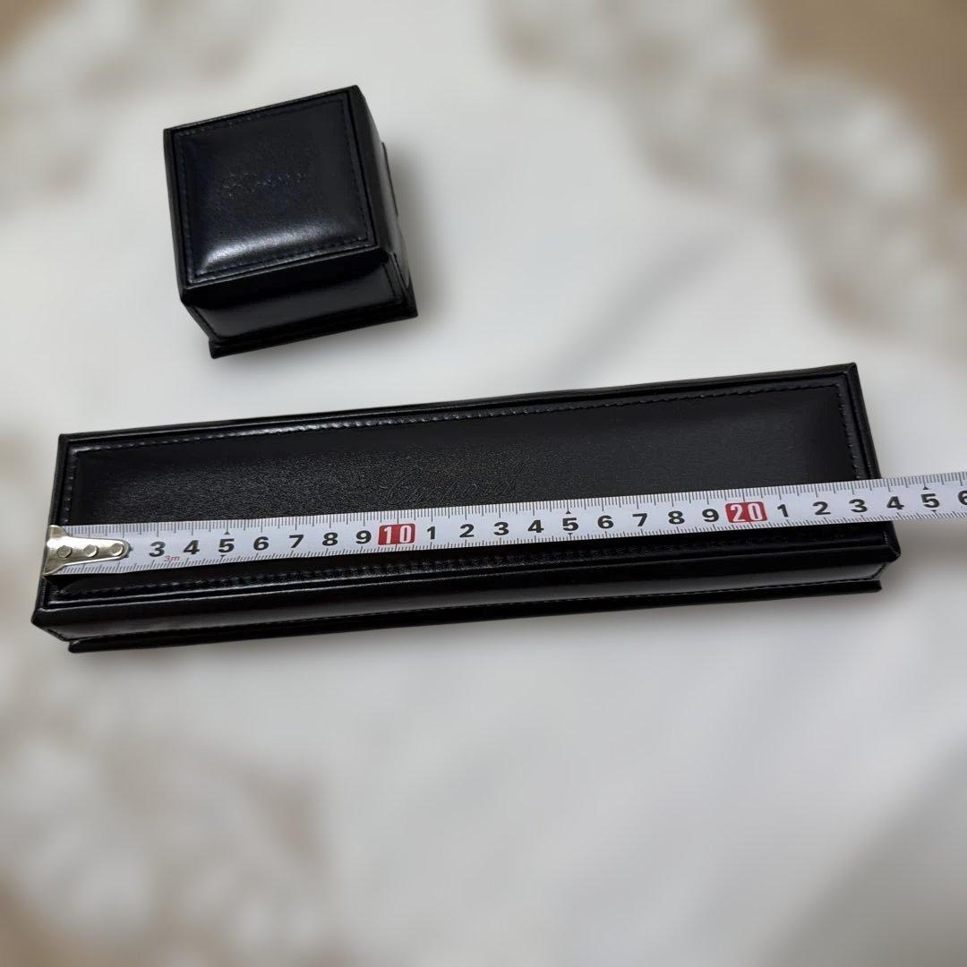 ヴァンクリーフ緑スエードバンド 時計ケース ショパール指輪と時計ケース空き箱