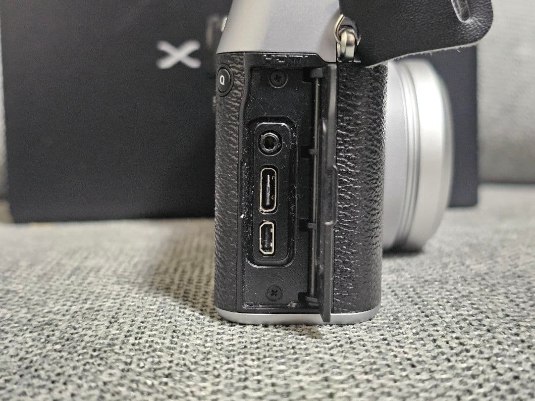 富士フイルム X100Ⅵ シルバー 1年保証付き