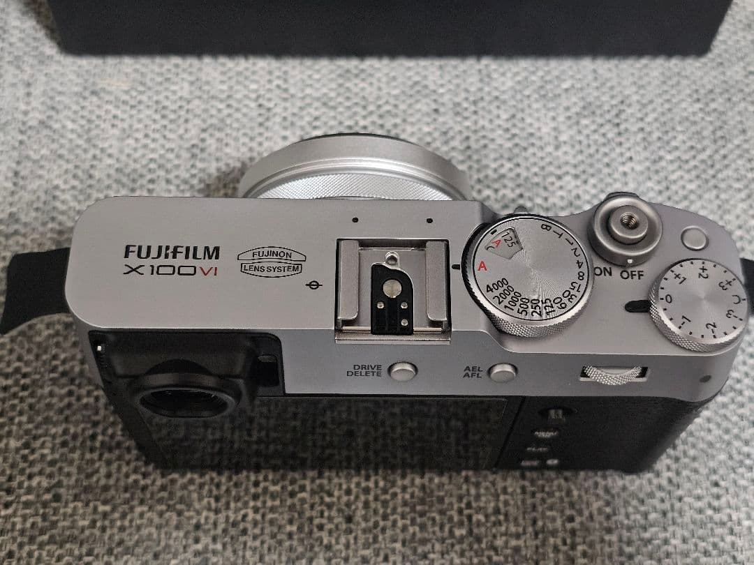 富士フイルム X100Ⅵ シルバー 1年保証付き