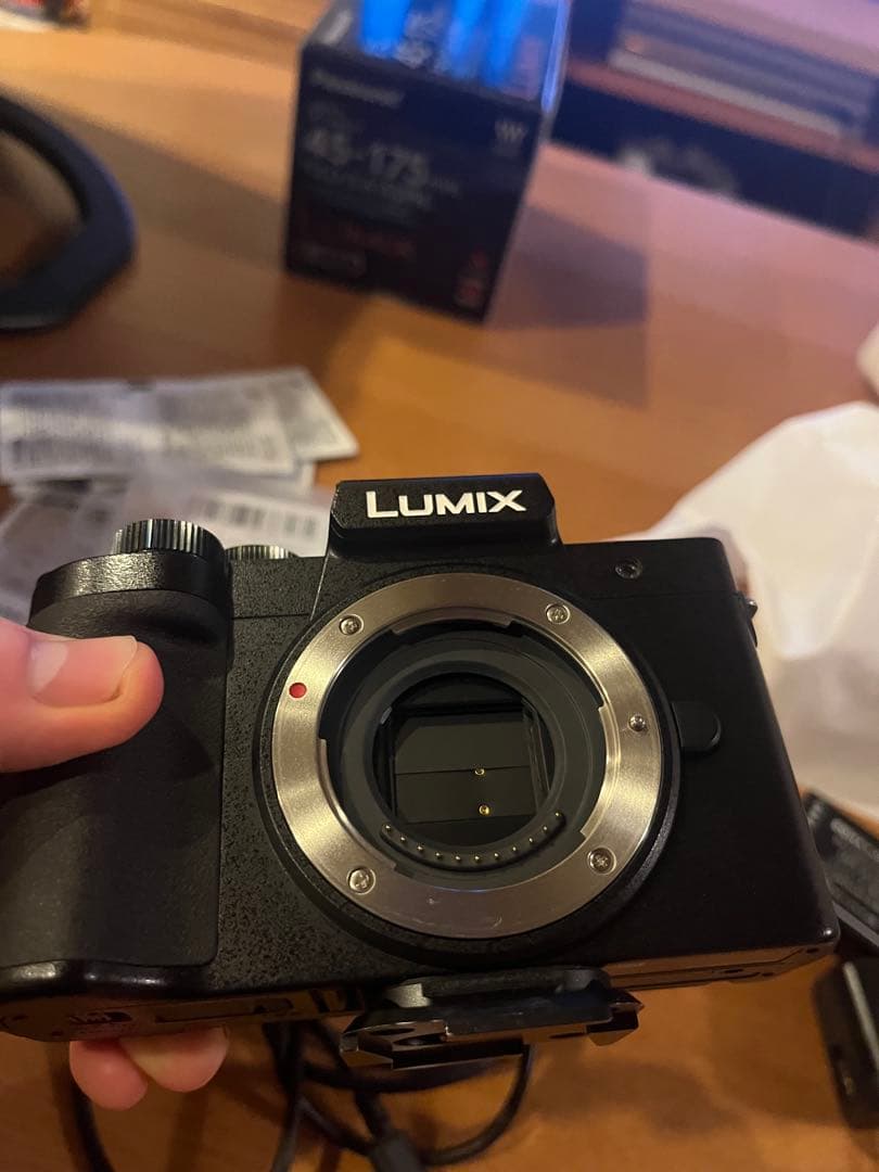 LUMIX G100D ボディ、頻度少、付属品有、バッテリー x 2、フィルム付