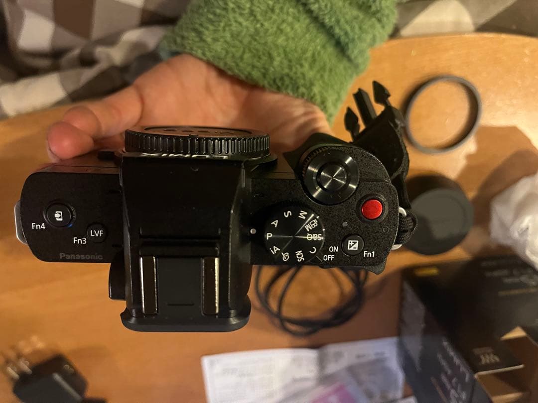 LUMIX G100D ボディ、頻度少、付属品有、バッテリー x 2、フィルム付