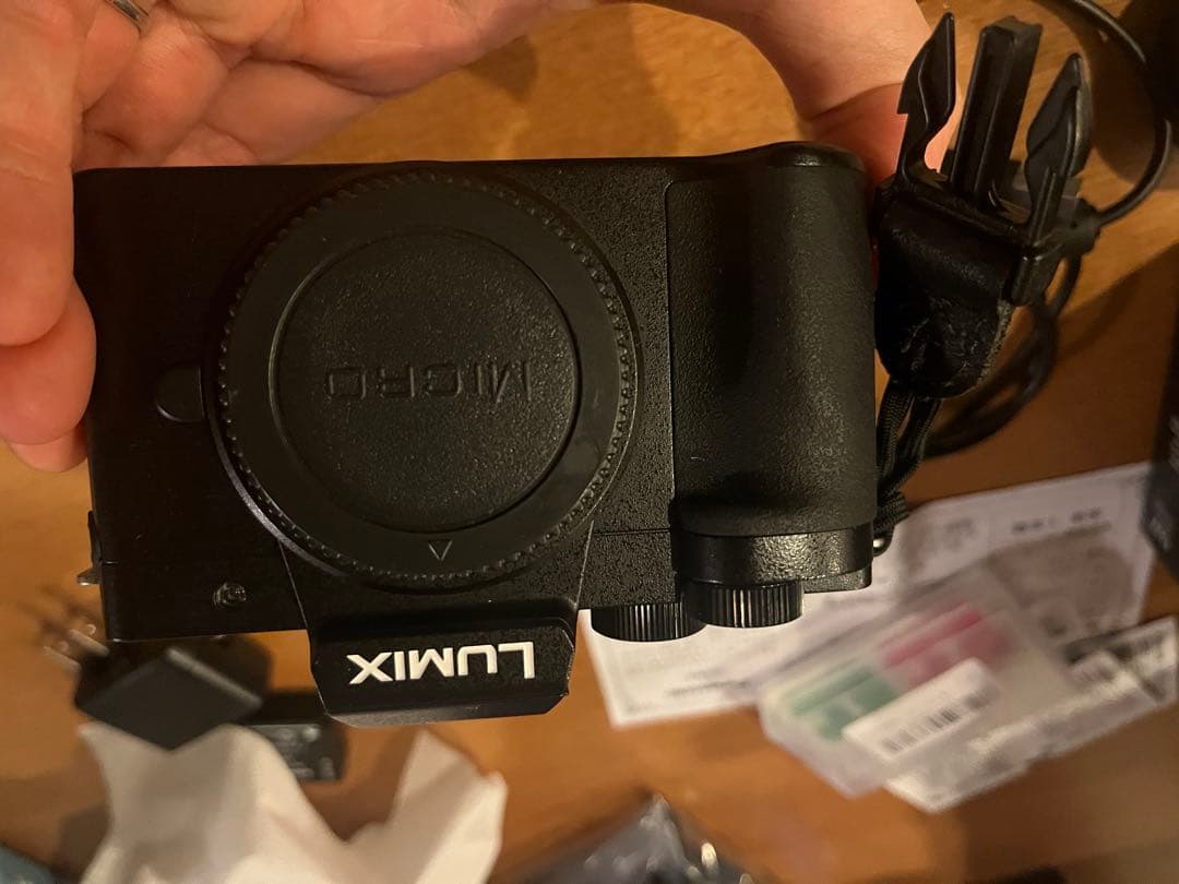 LUMIX G100D ボディ、頻度少、付属品有、バッテリー x 2、フィルム付