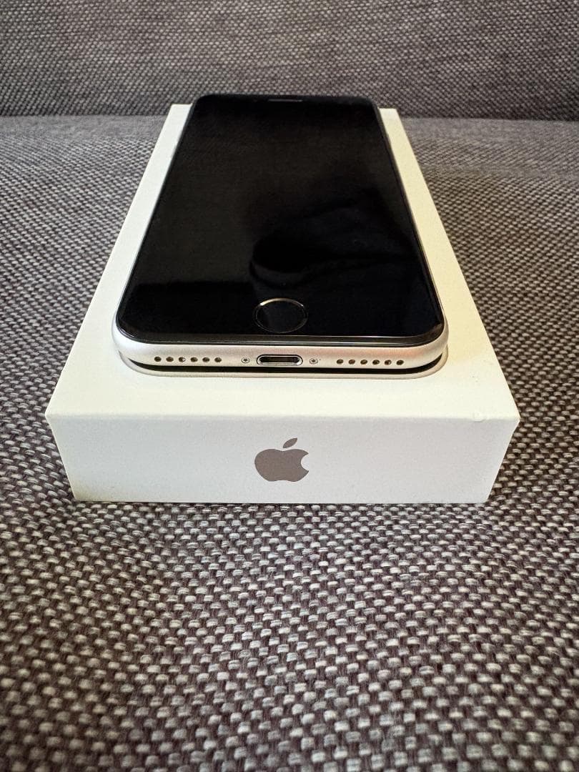 【美品】iPhone SE第3世代 64GB SIMフリー