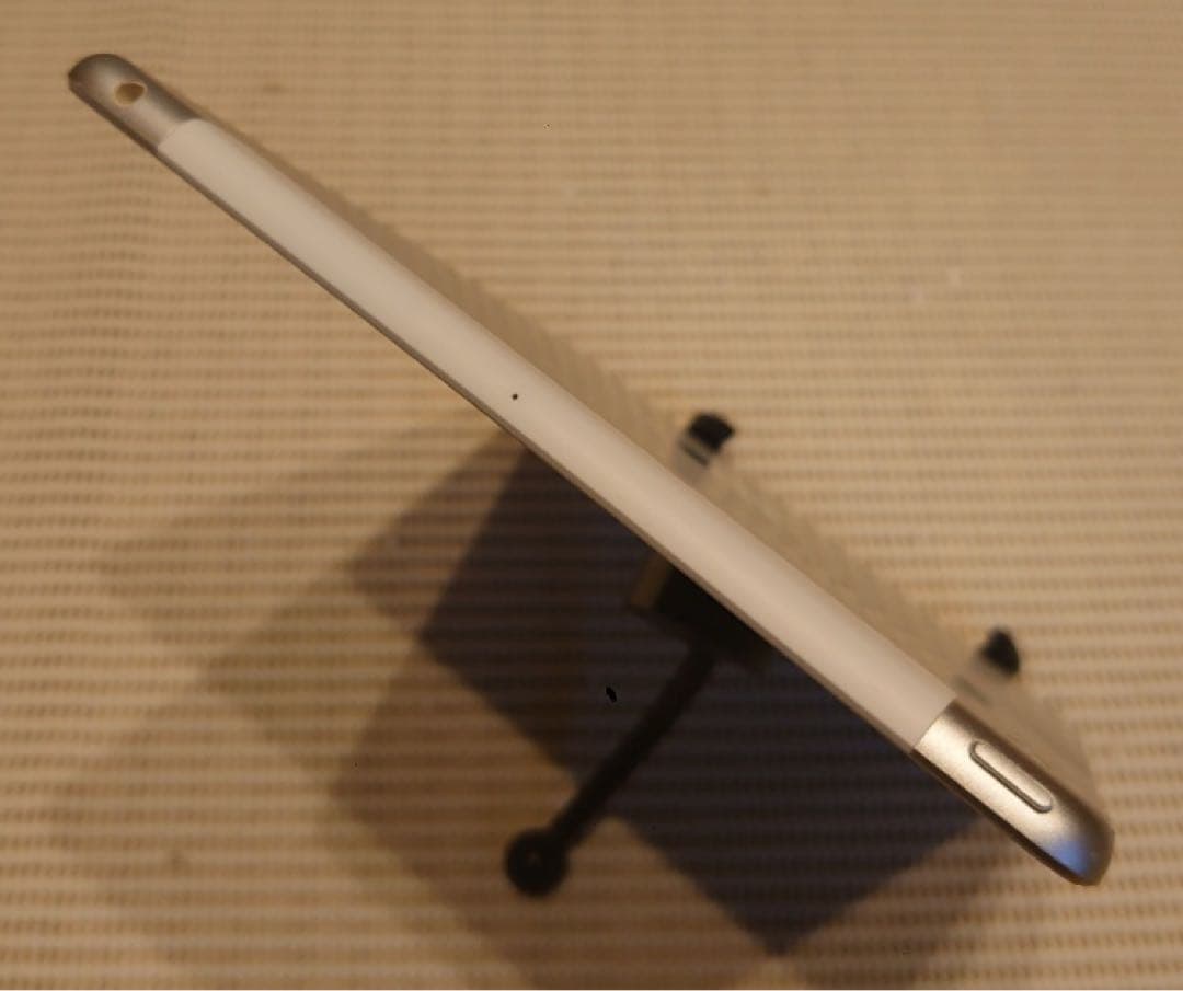 完動品SIMフリー液晶無傷iPad第5世代本体128GB送料込MPTG8