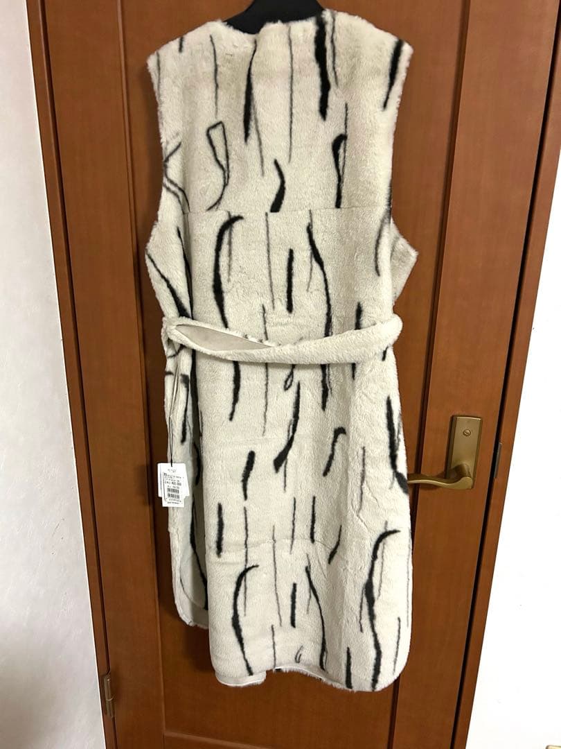 【新品未使用定価22000円】モコモコゼブラ柄ベスト サイズ38