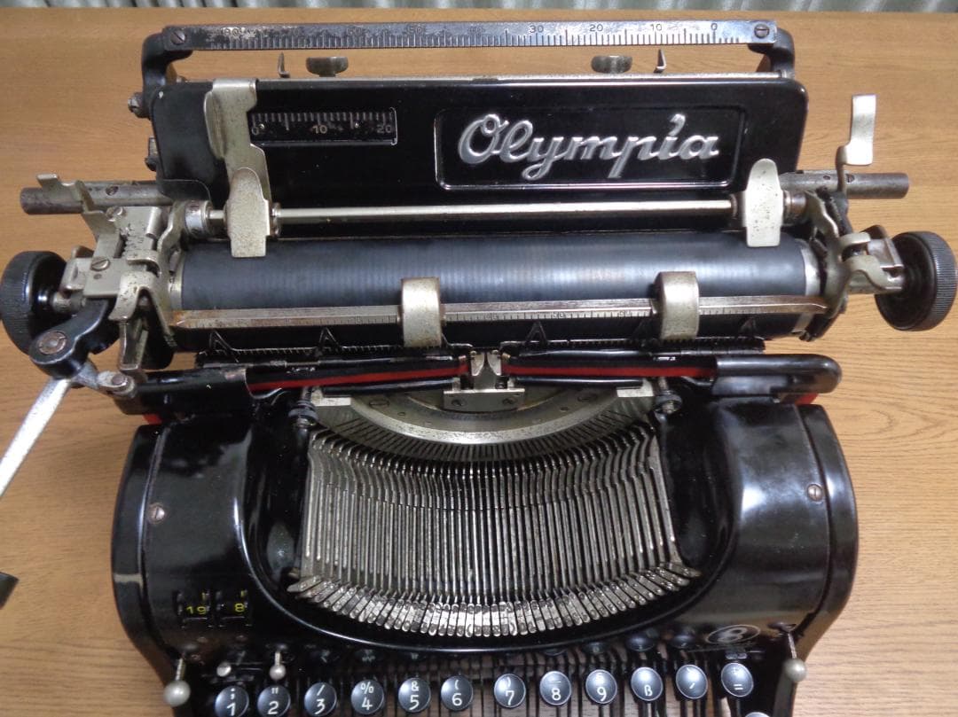 実働品　Olympia8 オリンピアタイプライター QWERTYZ配列ドイツ仕様