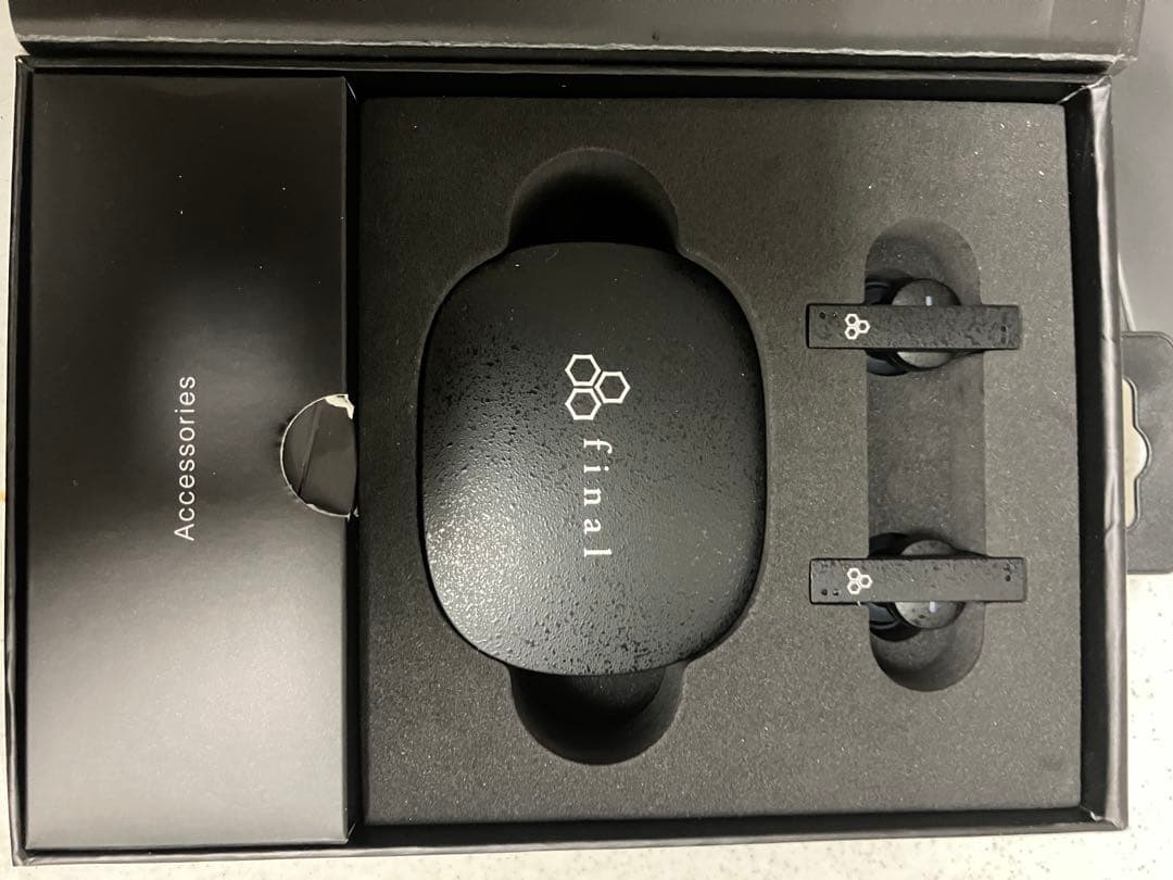 final ZE8000 ブラック 完全ワイヤレスイヤフォン