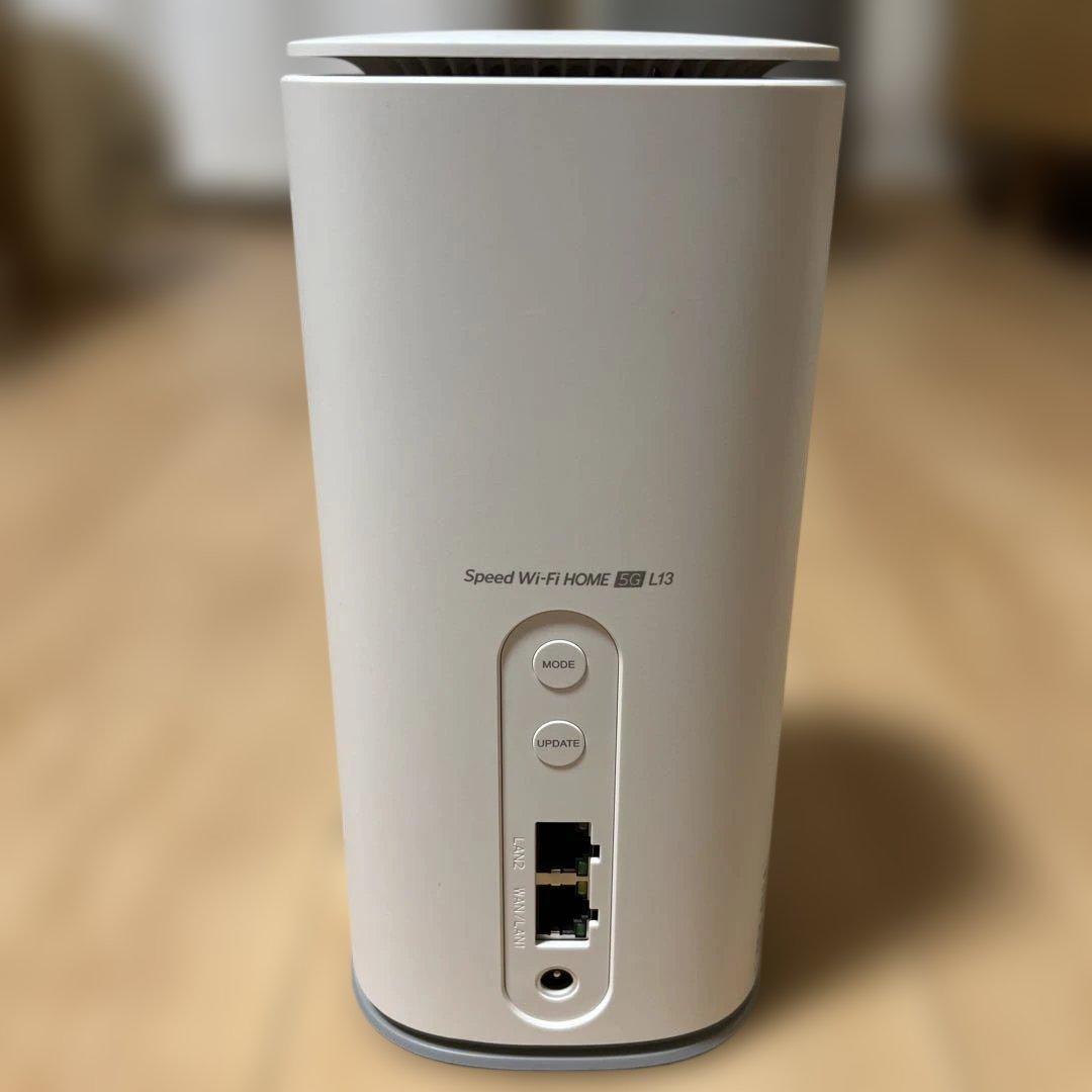 Speed Wi-Fi  5G L13 本体と付属品
