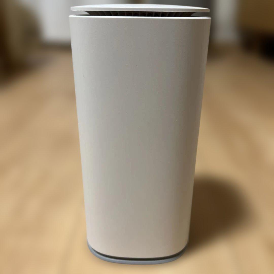 Speed Wi-Fi  5G L13 本体と付属品