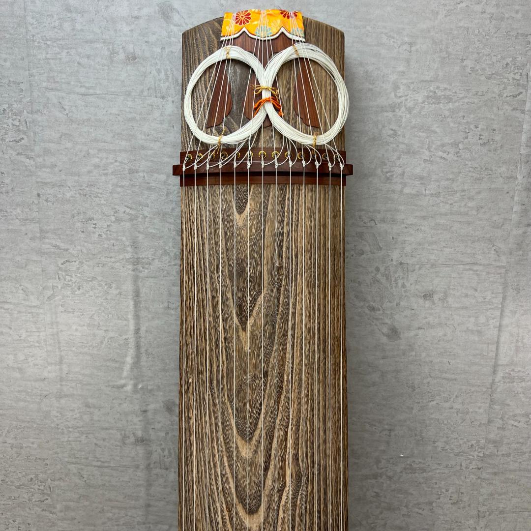 短琴　約5尺　13弦　筝　すだれ彫り　オレンジ装飾　琴柱　爪　和楽器　弦楽器