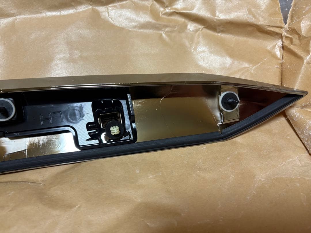 アルファード30前期特別仕様ボンネットフードモール