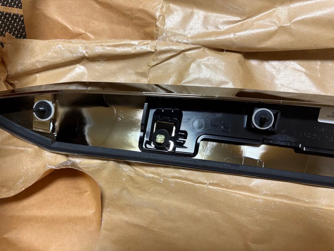 アルファード30前期特別仕様ボンネットフードモール