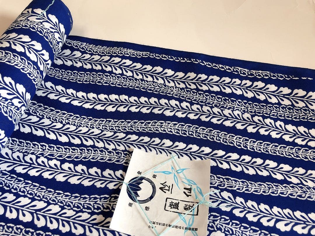 新品未使用　竺仙　浴衣反物 紺色×白しだれ藤葉模様 綿100% 高級ブランドです