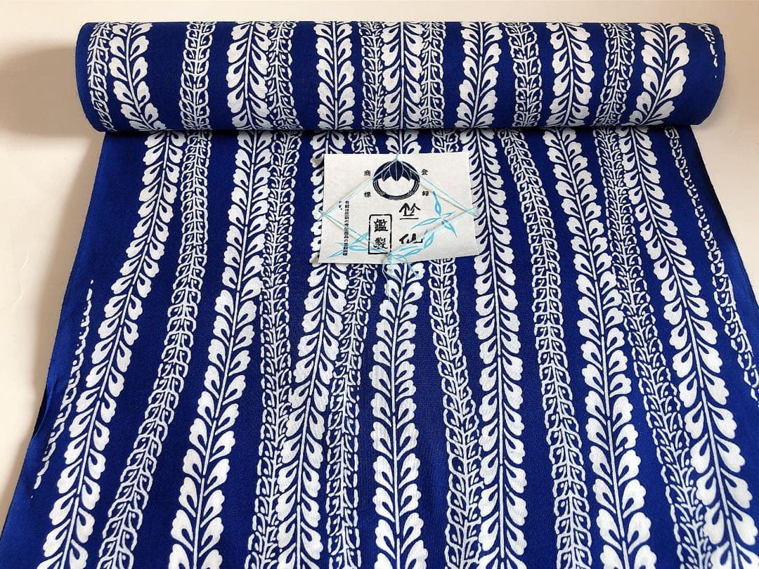 新品未使用　竺仙　浴衣反物 紺色×白しだれ藤葉模様 綿100% 高級ブランドです