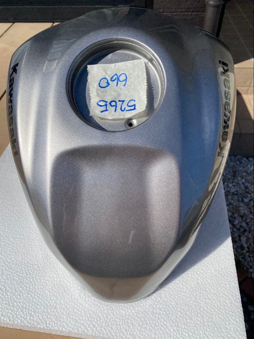 zx25r☆ガソリンタンク☆シルバーメタリック☆2024年モデル☆傷無し美品