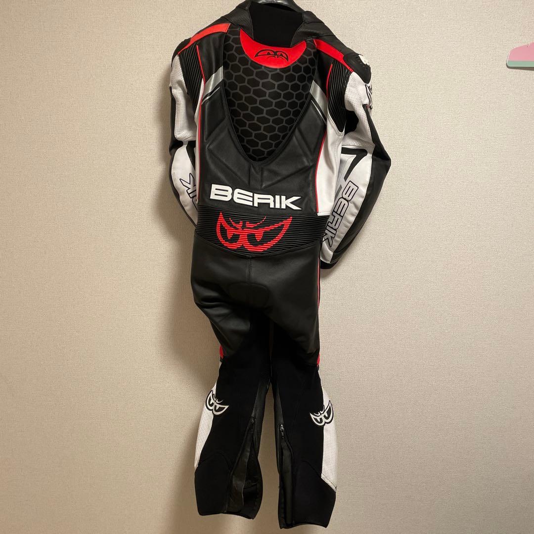 BERIK Racing Team 革ツナギ