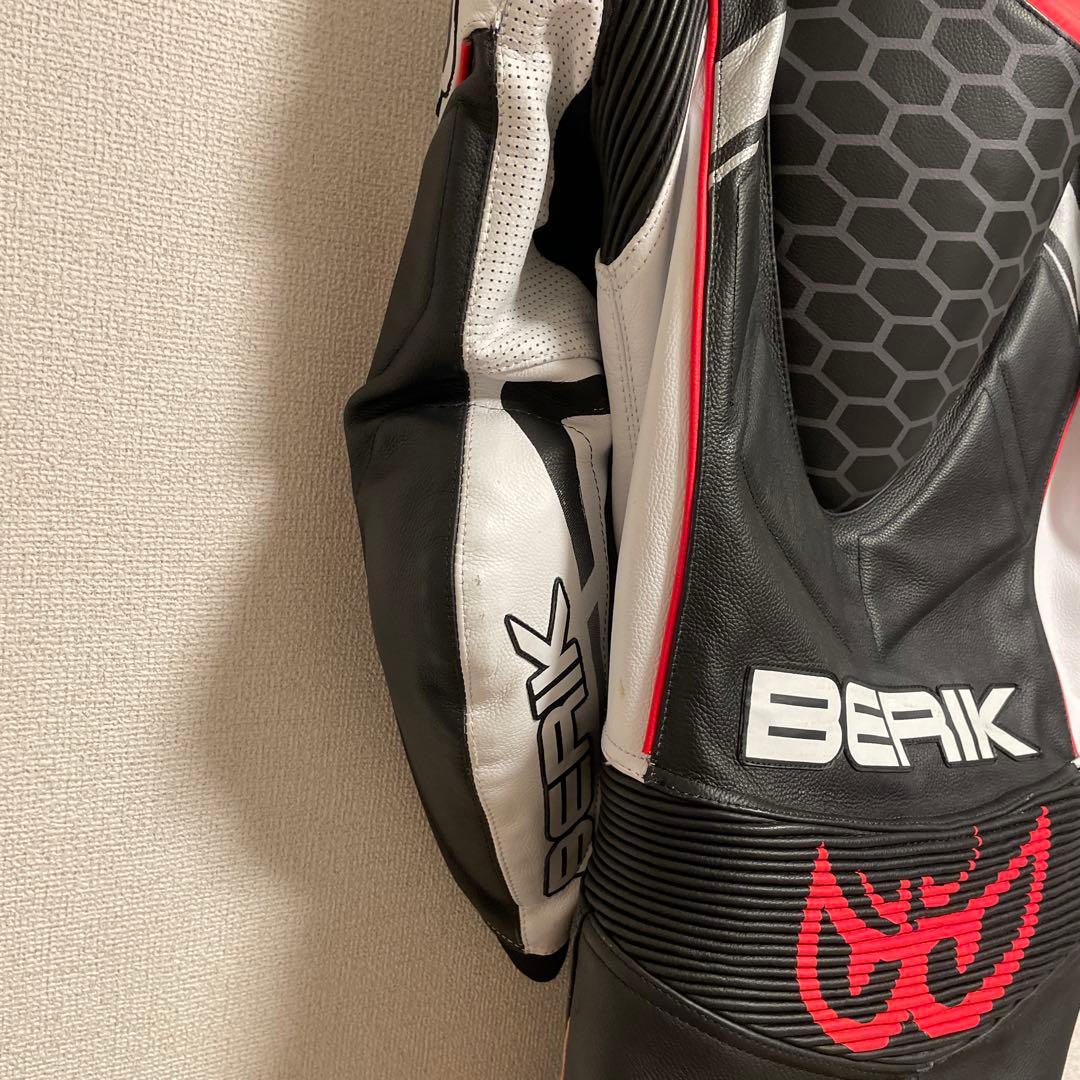 BERIK Racing Team 革ツナギ